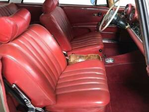 Image 14/38 de Mercedes-Benz 280 SE (1967)