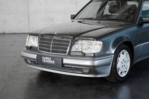 Bild 2/50 von Mercedes-Benz E 500 (1993)