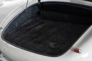 Image 48/50 of Mercedes-Benz 300 SL Roadster (1961)