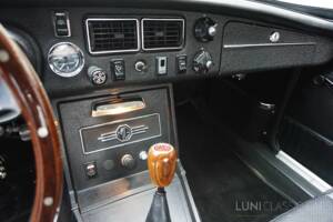 Image 38/54 de MG MGB GT (1974)