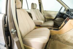 Image 16/50 of Mercedes-Benz 300 TD (1986)