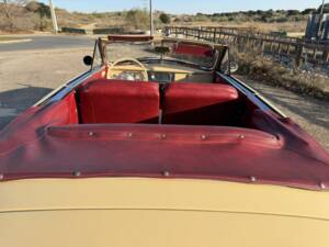 Image 2/8 of Packard Super Eight Convertible (1948)