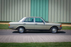Bild 4/29 von Mercedes-Benz 280 E (1983)