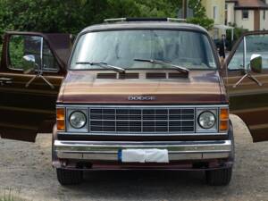 Immagine 95/143 di Dodge B 200 Sportsman (1978)