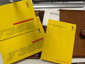 Bild 26/50 von Ferrari F 355 Berlinetta (1997)