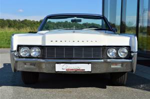 Image 2/50 of Lincoln Continental Convertible (1967)