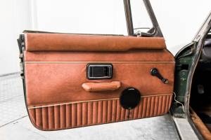 Image 36/50 of MG MGB GT (1973)