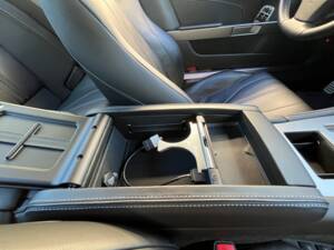 Bild 33/57 von Aston Martin Virage (2011)