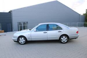 Bild 2/11 von Mercedes-Benz E 280 (1998)