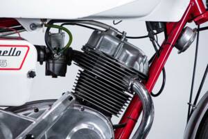 Image 32/50 of Moto Guzzi Stornello 125 II (1971)