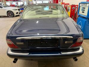 Image 16/17 of Jaguar XK8 4.2 (2000)