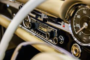 Image 16/31 de Mercedes-Benz 280 SL (1968)