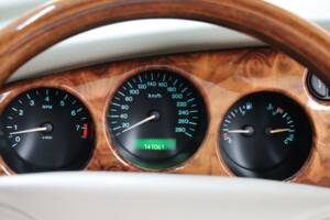 Image 4/50 de Jaguar XK8 4.0 (1997)