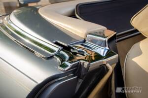 Image 13/23 of Mercedes-Benz 560 SL (1988)