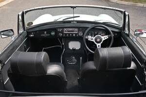 Image 15/50 of MG MGB (1972)