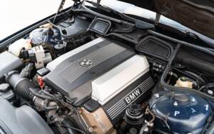 Image 54/55 of BMW 740i (1997)