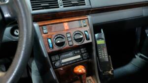 Image 9/30 de Mercedes-Benz E 220 (1995)