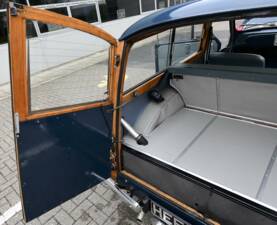 Image 21/50 of Morris Minor 1000 Traveller (1969)