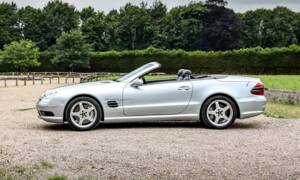 Image 2/40 of Mercedes-Benz SL 55 AMG (2002)