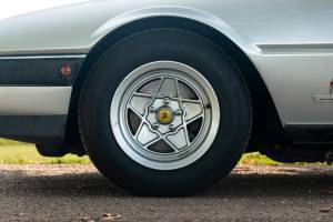 Image 8/32 of Ferrari 400 GT (1977)