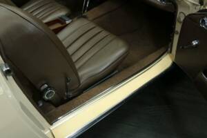 Image 31/50 of Mercedes-Benz 230 SL (1967)
