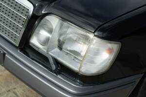 Immagine 23/48 di Mercedes-Benz 200 CE (1990)