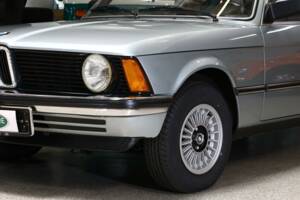 Immagine 1/22 di BMW 318i (1981)