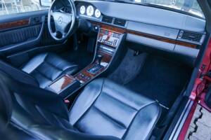 Bild 42/50 von Mercedes-Benz 300 CE-24 3.4 AMG (1993)