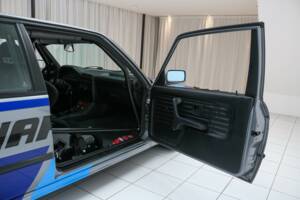 Image 9/14 of BMW 325i (1991)