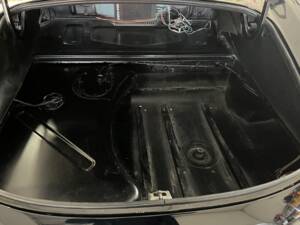 Bild 32/47 von Jaguar E-Type (1968)