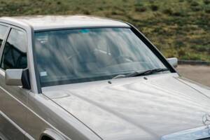 Image 24/69 de Mercedes-Benz 190 E 2.3-16 (1988)