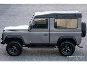 Image 16/27 of Land Rover Defender 90 (1996)