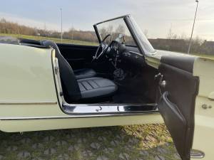 Image 12/33 of Alfa Romeo 2000 Spider (1960)