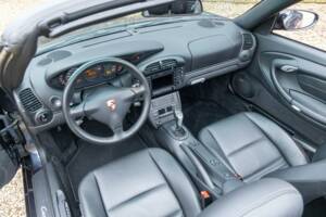 Bild 46/50 von Porsche 911 Carrera 4S (2003)