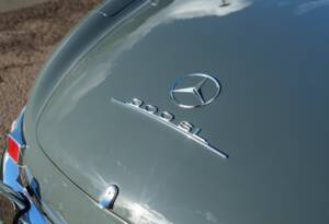 Image 13/25 de Mercedes-Benz 300 SL Roadster (1961)