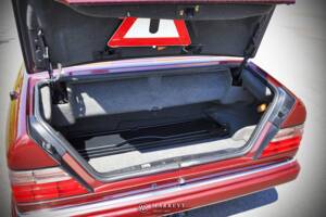 Bild 69/79 von Mercedes-Benz E 220 (1996)