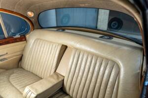 Image 24/25 of Jaguar Mk II 3.4 (1967)