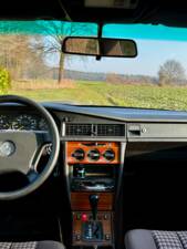 Image 5/12 of Mercedes-Benz 190 E 2.0 (1992)