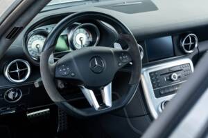Image 20/32 of Mercedes-Benz SLS AMG (2011)