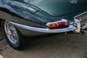 Image 32/36 de Jaguar E-Type (1967)