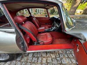 Afbeelding 21/30 van Jaguar E-Type V12 (2+2) (1974)