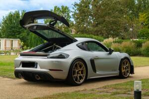 Obraz 28/98 pojazdu Porsche 718 Cayman GT4 RS Weissach (2024)