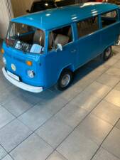 Bild 2/47 von Volkswagen T2b Kleinbus (1977)