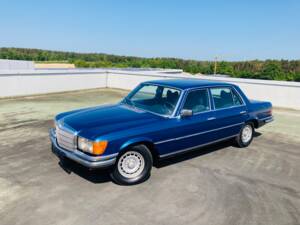 Image 4/15 of Mercedes-Benz 450 SEL 6,9 (1975)