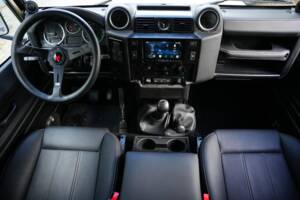 Bild 32/58 von Land Rover Defender 110 (2013)