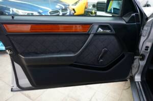 Image 27/36 de Mercedes-Benz E 220 T (1993)