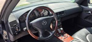 Image 26/100 of Mercedes-Benz SL 500 (1999)