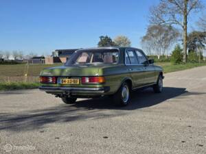 Imagen 6/50 de Mercedes-Benz 200 D (1982)