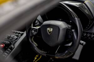 Image 14/21 of Lamborghini Aventador LP 750-4 SV (2016)