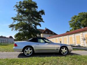 Image 11/91 of Mercedes-Benz SL 320 "Final Edition" (2001)